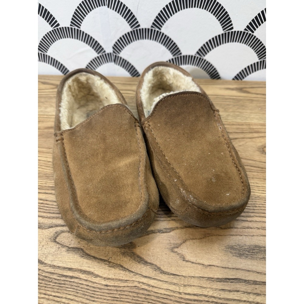 UGG mens light brown Ascot shearling lined suede Mocassin slippers 8M Chestnut